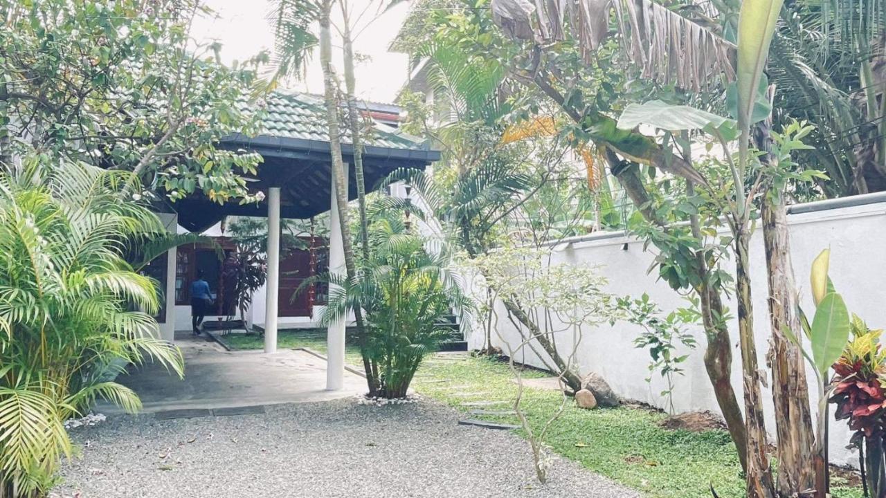 Rituale Guest House - Surf Yoga&Massage Mirissa Esterno foto
