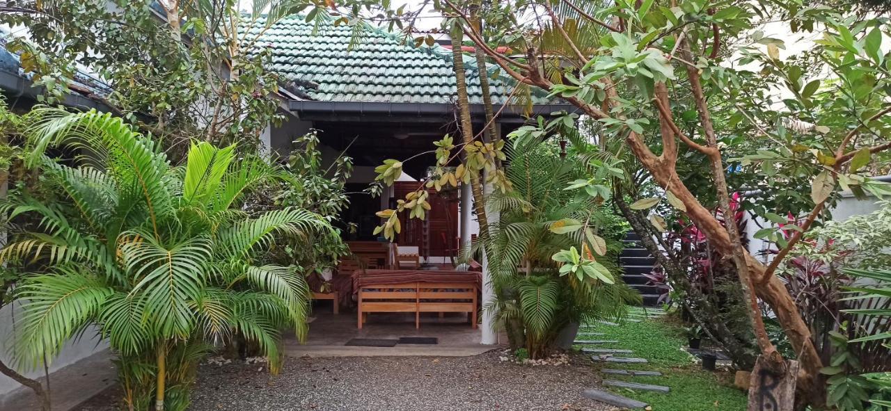 Rituale Guest House - Surf Yoga&Massage Mirissa Esterno foto